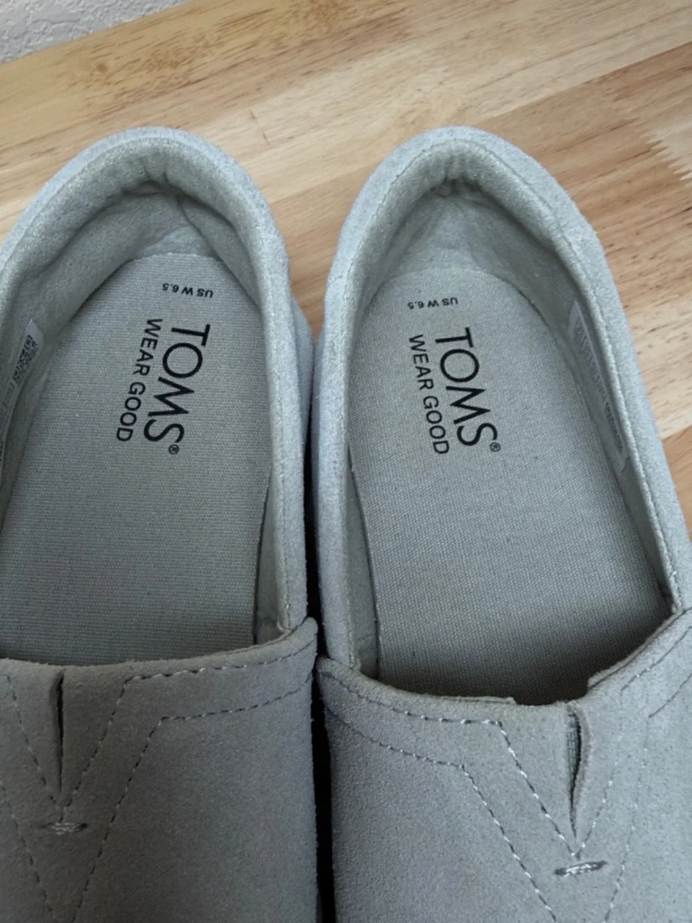 TOMS Women's Adelaide espadrilles in suede, featuring a slip-on design Sz.6.5